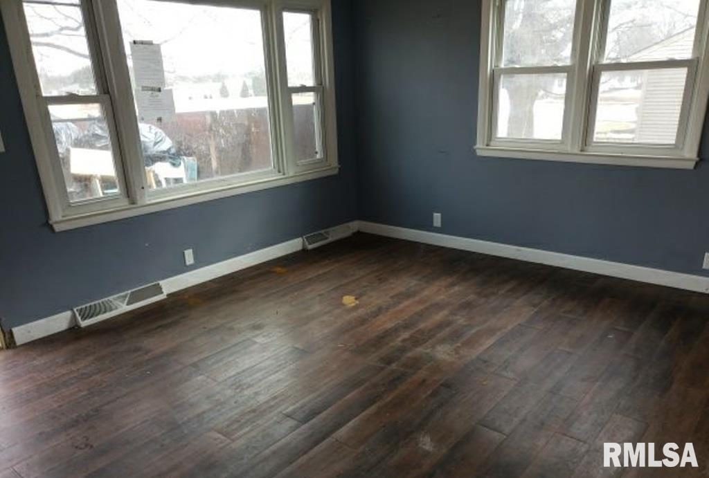 620 Maxwell Street Waterloo, IA 50701 - Photo 11 of 12 Gallery Image 11
