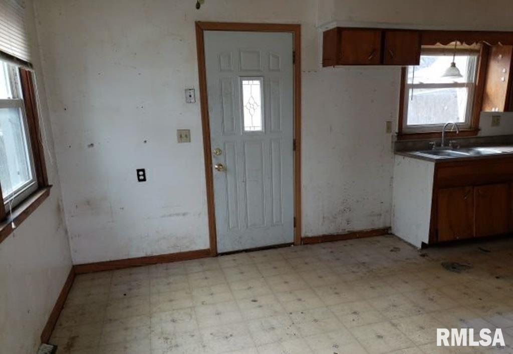 620 Maxwell Street Waterloo, IA 50701 - Photo 9 of 12 Gallery Image 9