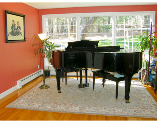 105 Commerford Road Concord, MA 01742 - Photo 4 of 18 Gallery Image 4