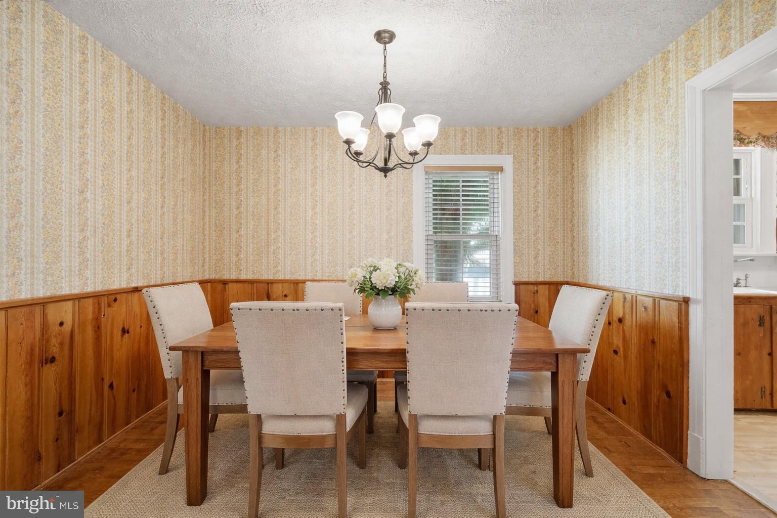 510 North Pleasant Valley Road Winchester, VA 22601 - Photo 13 of 63 Vitually Staged / Dining