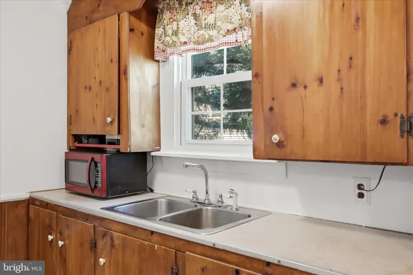 $320,000 | 510 North Pleasant Valley Road, Winchester, VA 22601