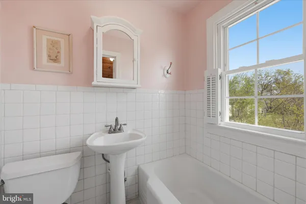 $320,000 | 510 North Pleasant Valley Road, Winchester, VA 22601