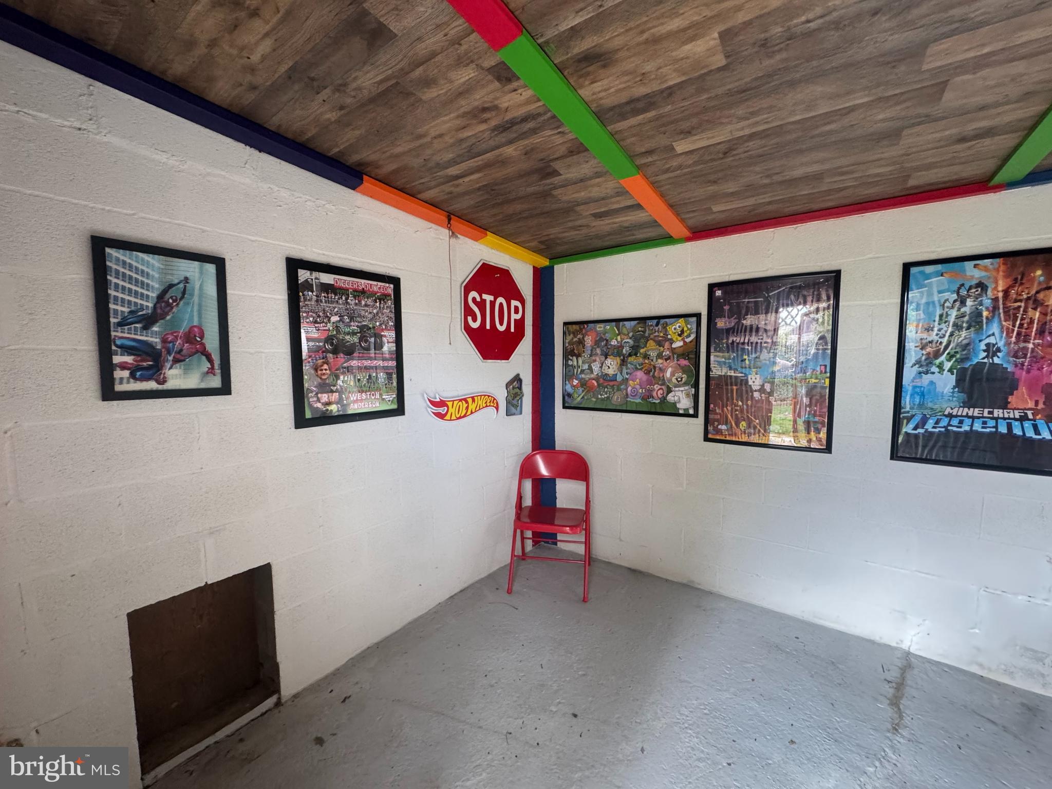 510 North Pleasant Valley Road Winchester, VA 22601 - Photo 52 of 63 a view of a hallway with bookshelf