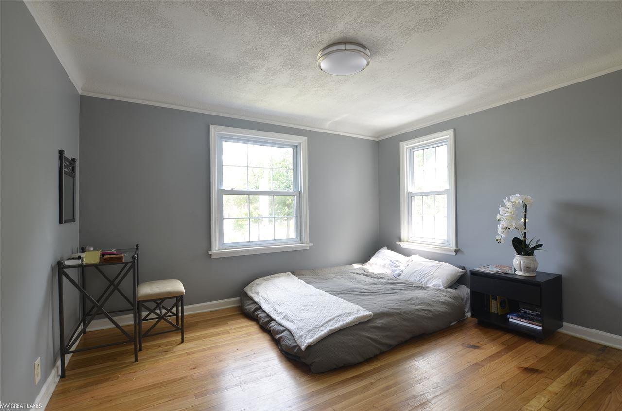 20926 Moross Road Grosse Pointe, MI 48236 - Photo 11 of 16 31375988-10.JPG