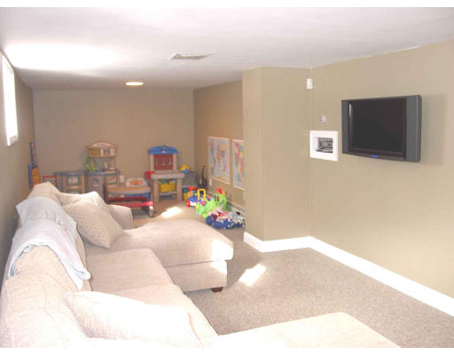 42 Whitney Road Medford, MA 02155 - Photo 11 of 13 Gallery Image 11