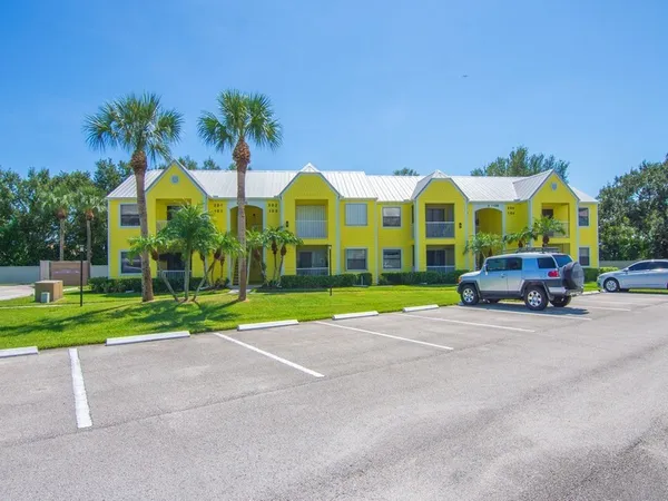 $185,000 | 1130 3rd Avenue, Unit 101, Vero Beach, FL 32960