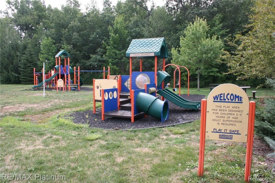 4074 Hampton Ridge Boulevard, Unit 58 Howell, MI 48843 - Photo 35 of 37 Such a pretty park to play at~ Bring lunch and have a picnic~