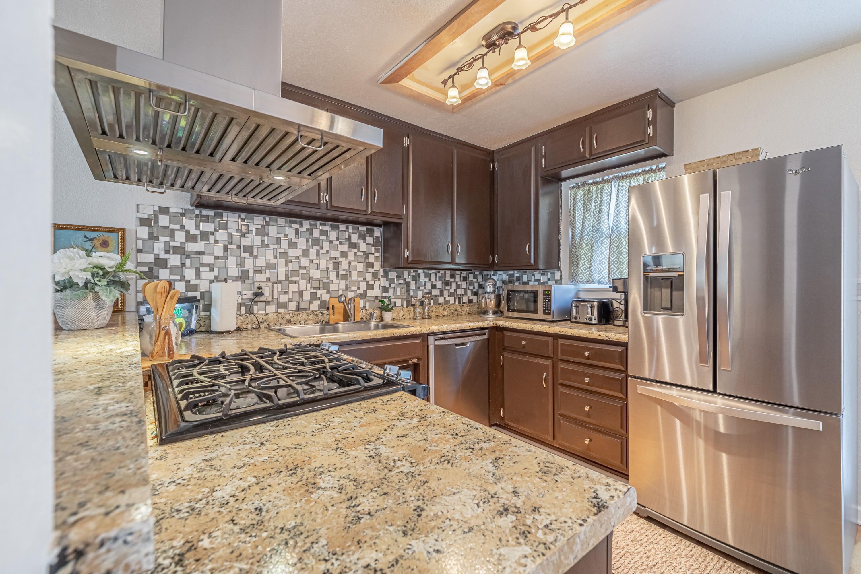 30501 South Lower Valley Road Tehachapi, CA 93561 - Photo 13 of 32 JMY_8224-HDR