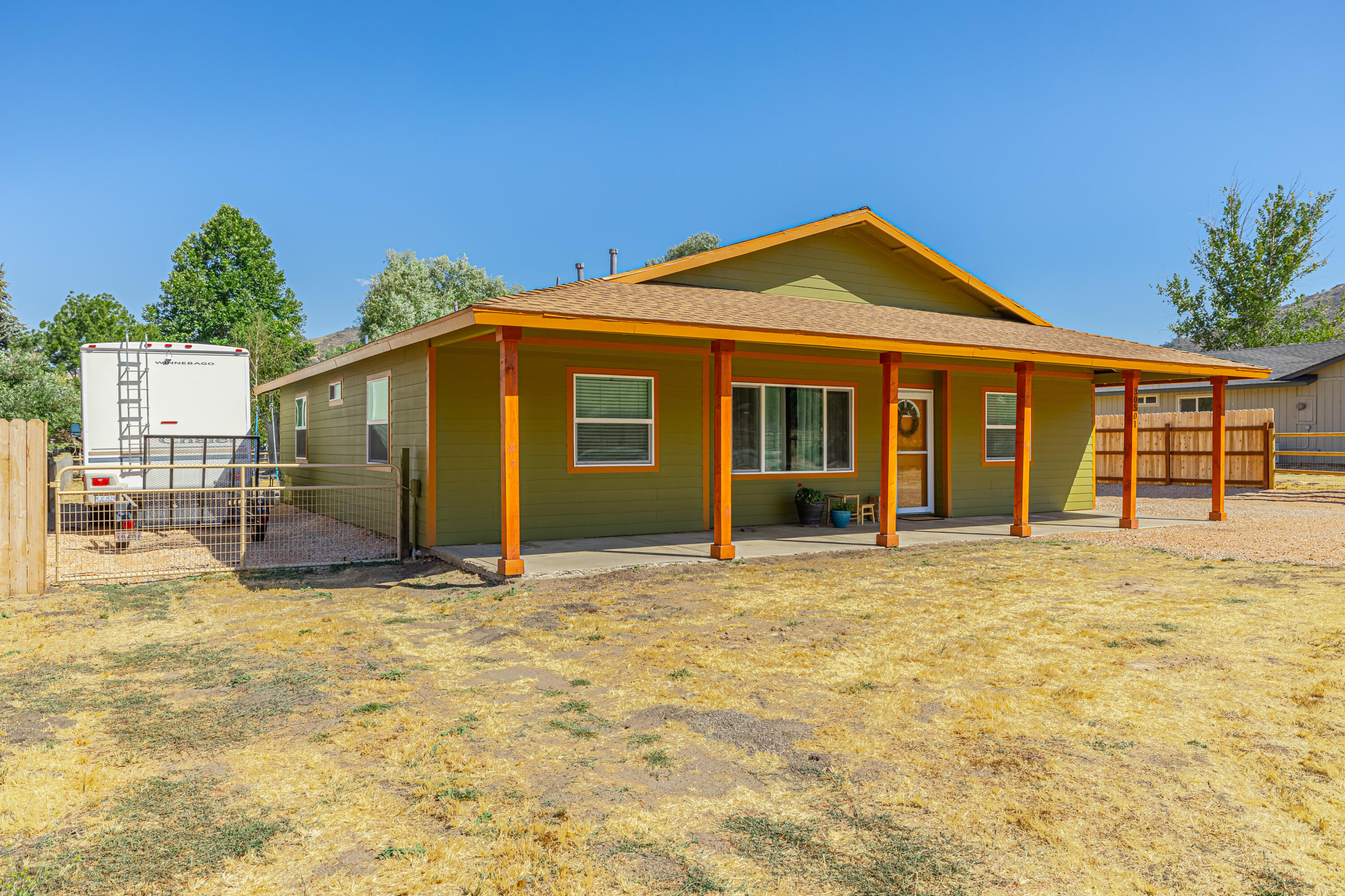 30501 South Lower Valley Road Tehachapi, CA 93561 - Photo 3 of 32 JMY_8147-HDR