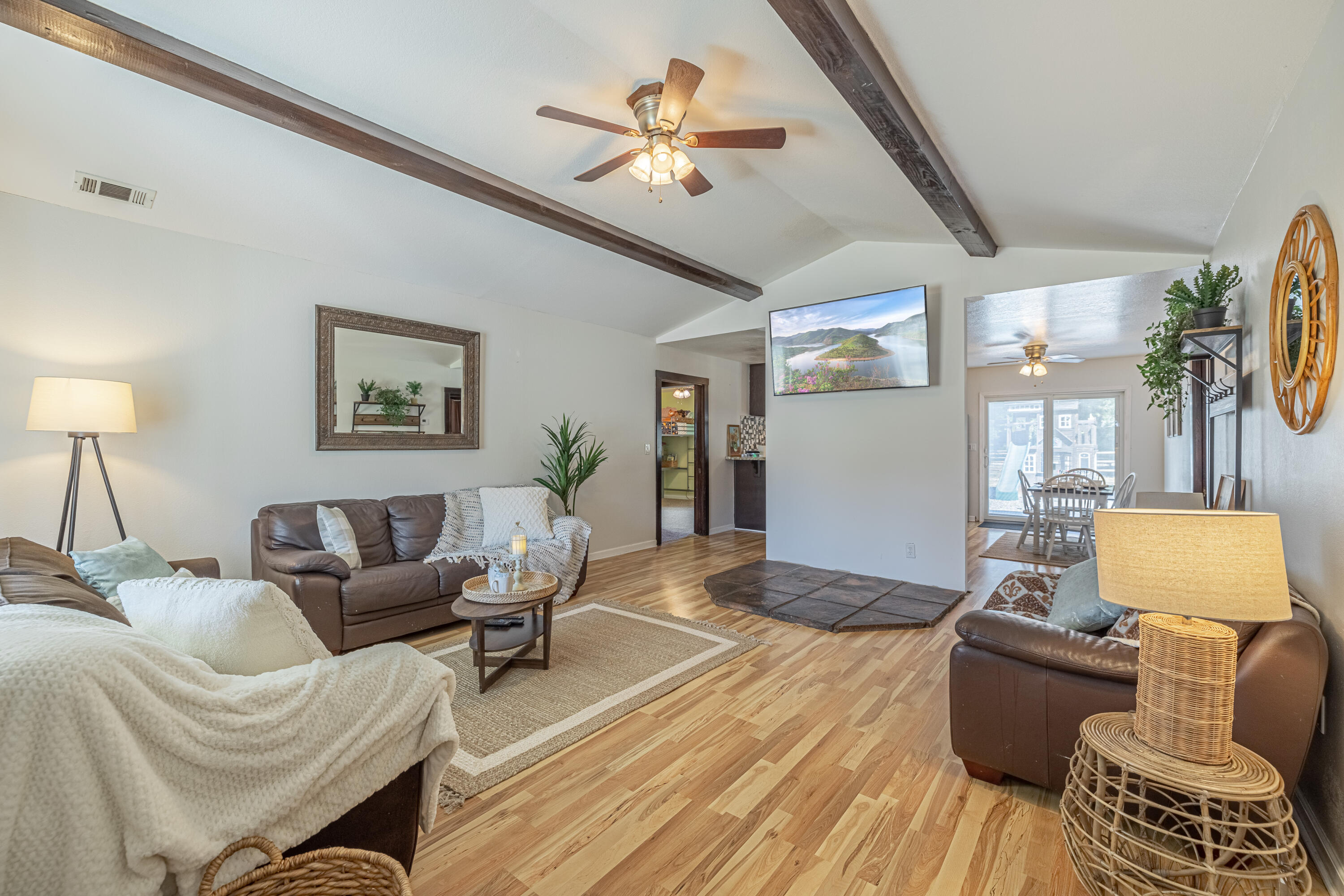 30501 South Lower Valley Road Tehachapi, CA 93561 - Photo 5 of 32 JMY_8161-HDR-Edit