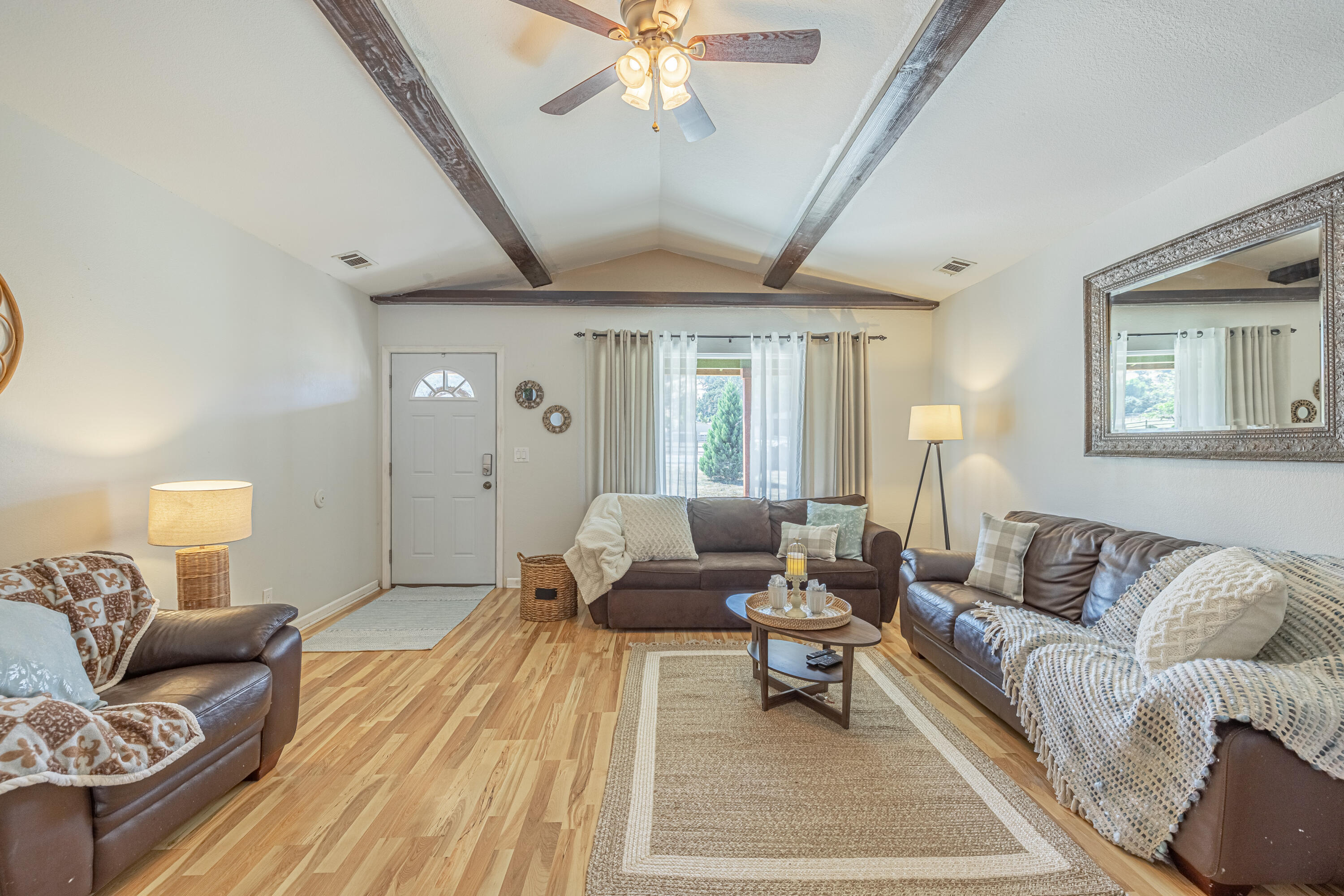30501 South Lower Valley Road Tehachapi, CA 93561 - Photo 6 of 32 JMY_8175-HDR