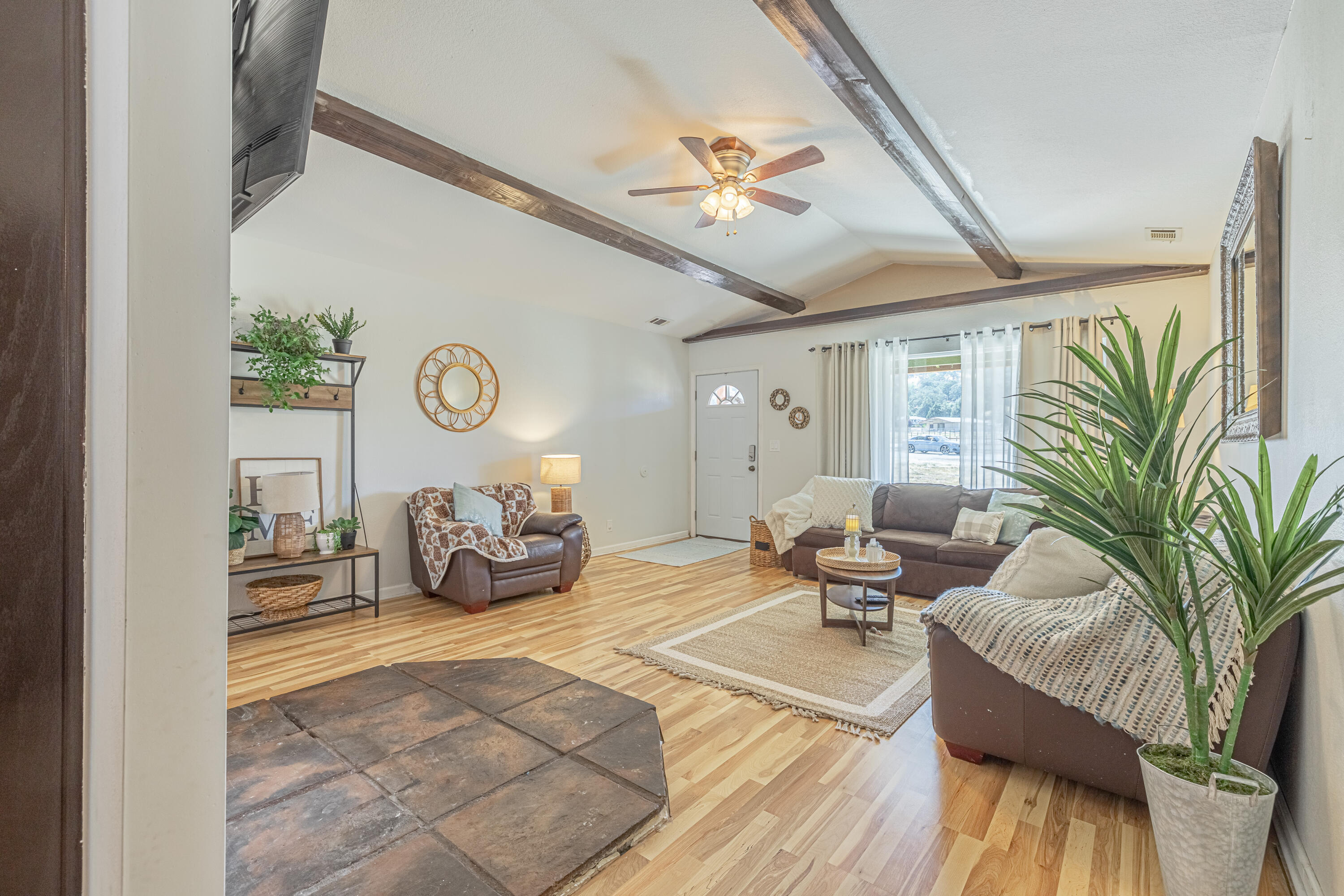 30501 South Lower Valley Road Tehachapi, CA 93561 - Photo 7 of 32 JMY_8182-HDR