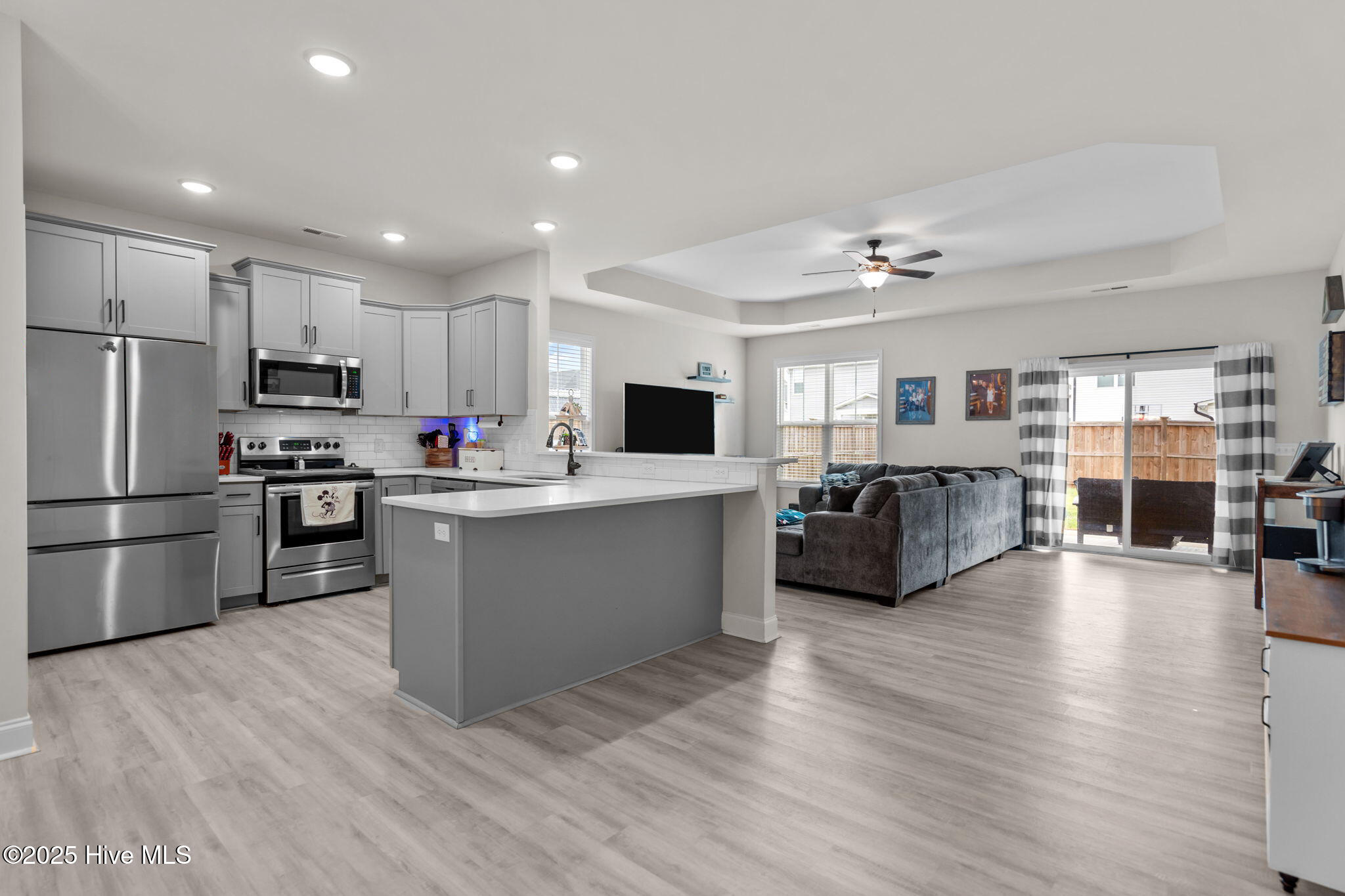 3990 Eclipse Avenue Leland, NC 28451 - Photo 7 of 34 7-entry_to_living