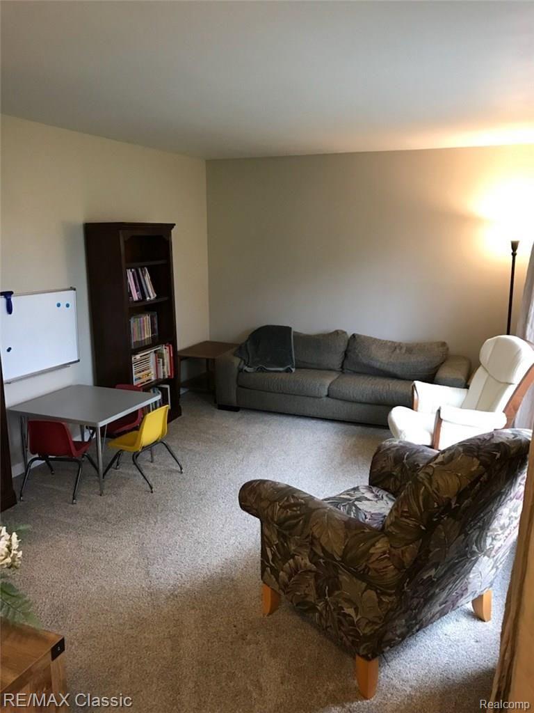 25872 Beck Road Novi, MI 48374 - Photo 20 of 22 Living Room.jpg