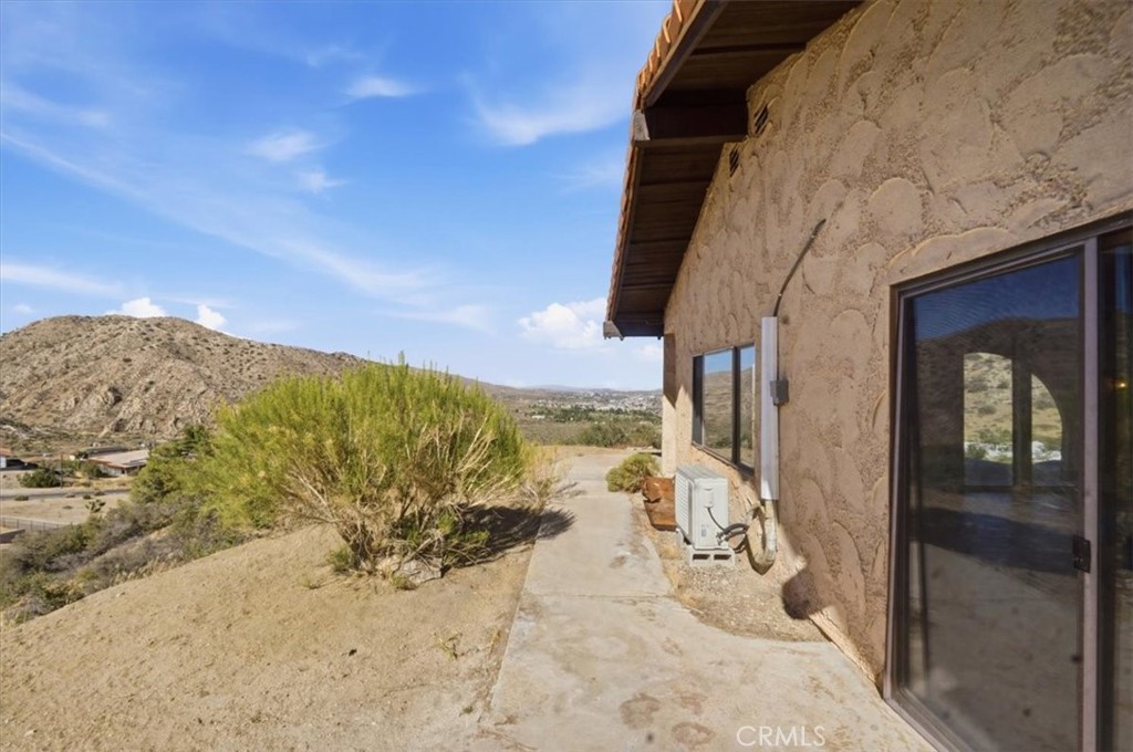 54026 Ridge Road Yucca Valley, CA 92284 - Photo 6 of 49