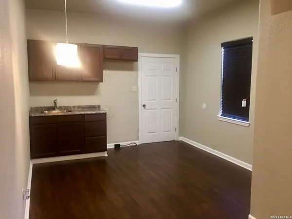 $740 | 2011 South San Jacinto Street, San Antonio, TX 78207