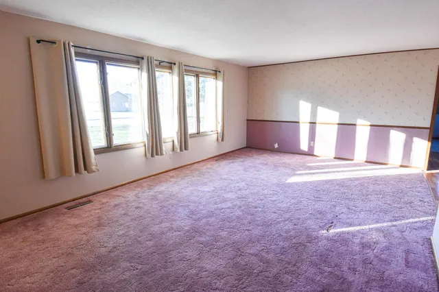 $219,900 | 302 Sherwood Avenue North, Thief River Falls, MN 56701