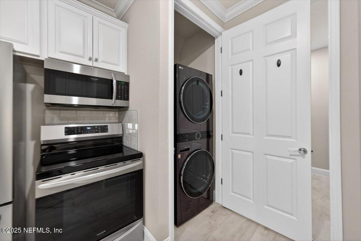 178 Antolin Way St. Augustine, FL 32095 - Photo 33 of 107 a kitchen with a stove and a microwave