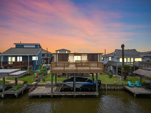 $279,000 | 31 Dolphin Street, Bayou Vista, TX 77563