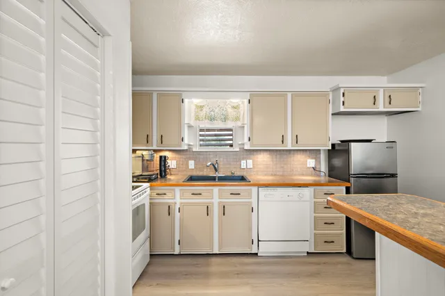 $279,000 | 31 Dolphin Street, Bayou Vista, TX 77563