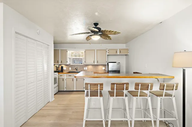 $279,000 | 31 Dolphin Street, Bayou Vista, TX 77563