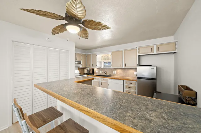 $279,000 | 31 Dolphin Street, Bayou Vista, TX 77563