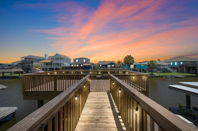 $279,000 | 31 Dolphin Street, Bayou Vista, TX 77563