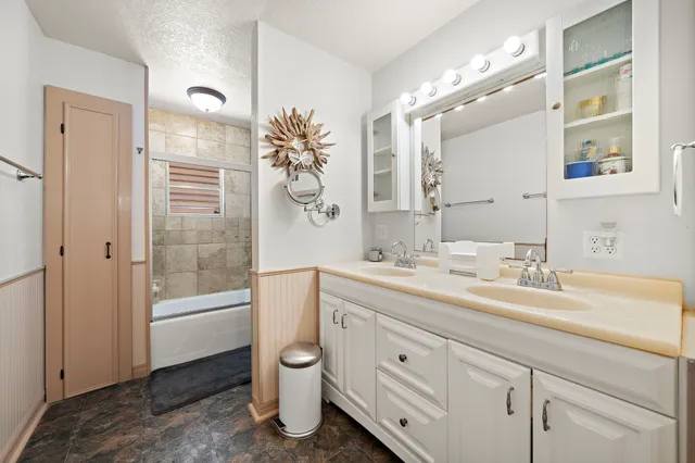 $279,000 | 31 Dolphin Street, Bayou Vista, TX 77563