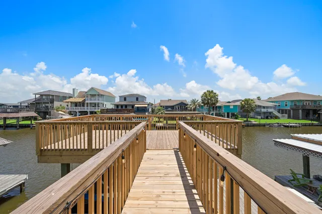 $279,000 | 31 Dolphin Street, Bayou Vista, TX 77563