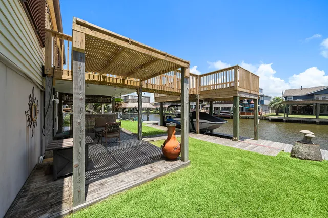 $279,000 | 31 Dolphin Street, Bayou Vista, TX 77563