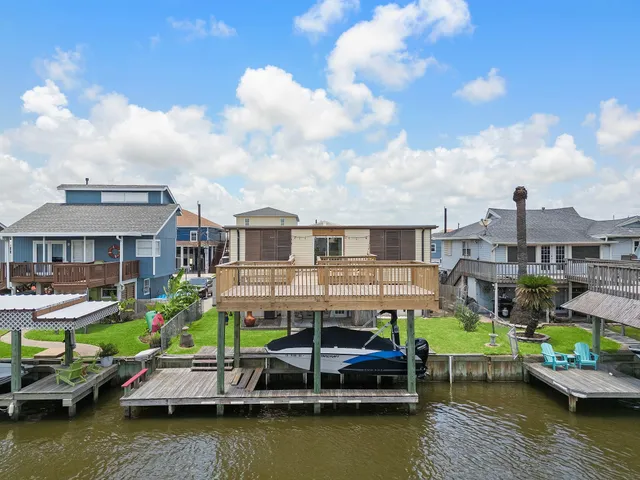$279,000 | 31 Dolphin Street, Bayou Vista, TX 77563