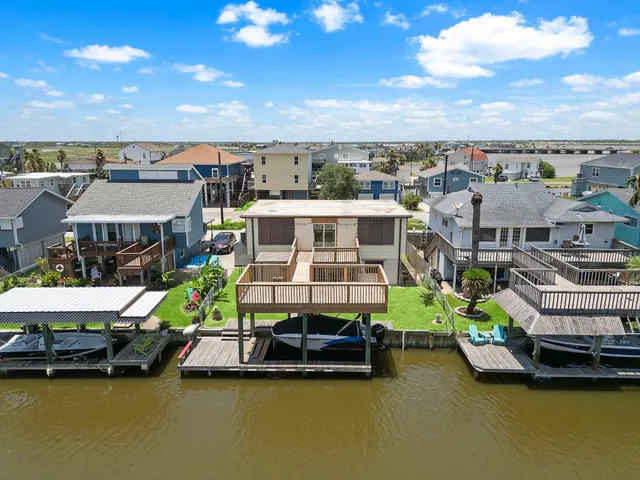 $279,000 | 31 Dolphin Street, Bayou Vista, TX 77563