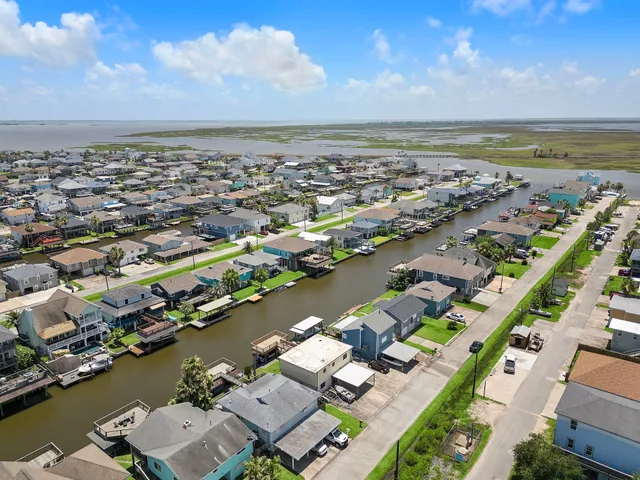 $279,000 | 31 Dolphin Street, Bayou Vista, TX 77563