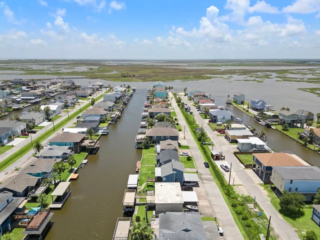 $279,000 | 31 Dolphin Street, Bayou Vista, TX 77563