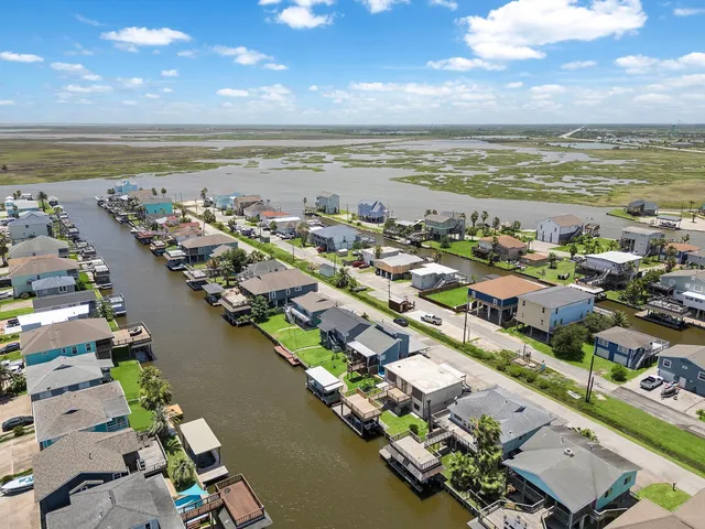 $279,000 | 31 Dolphin Street, Bayou Vista, TX 77563