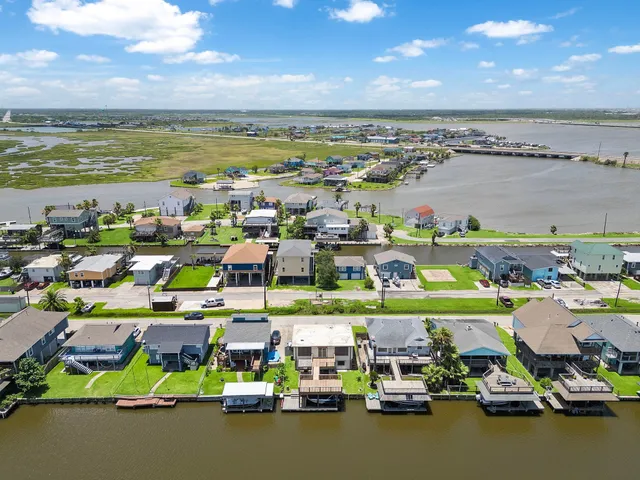 $279,000 | 31 Dolphin Street, Bayou Vista, TX 77563