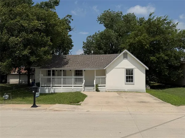 $2,500 | 605 North Pine Street, Roanoke, TX 76262