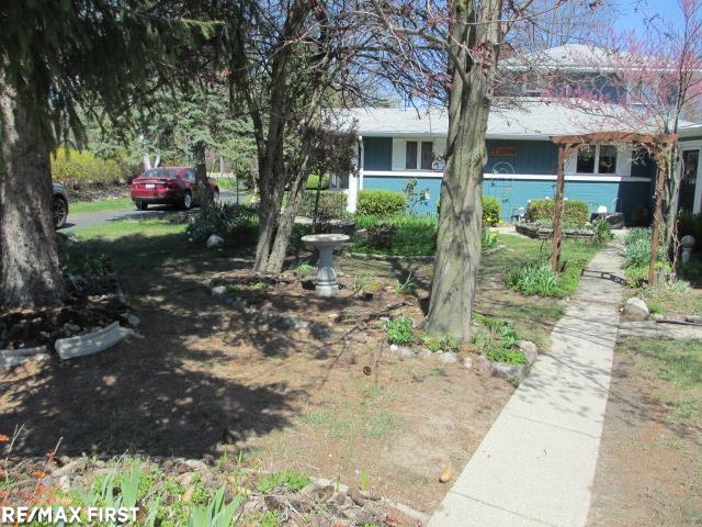 6004 Lakeshore Road Fort Gratiot, MI 48059 - Photo 3 of 33