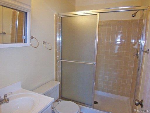 1436 Crescent Lane, Unit 320 Rochester, MI 48306 - Photo 7 of 20 Bath 1.jpg