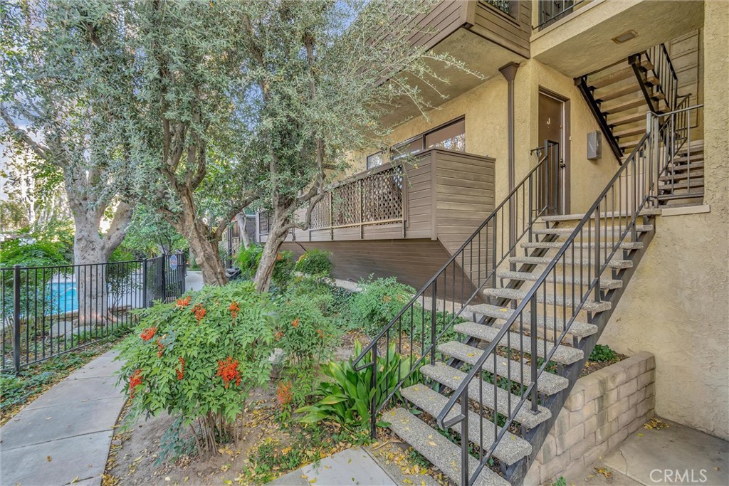 7304 Corbin Avenue, Unit J Reseda, CA 91335 - Photo 1 of 34