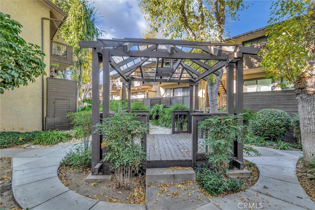 7304 Corbin Avenue, Unit J Reseda, CA 91335 - Photo 28 of 34