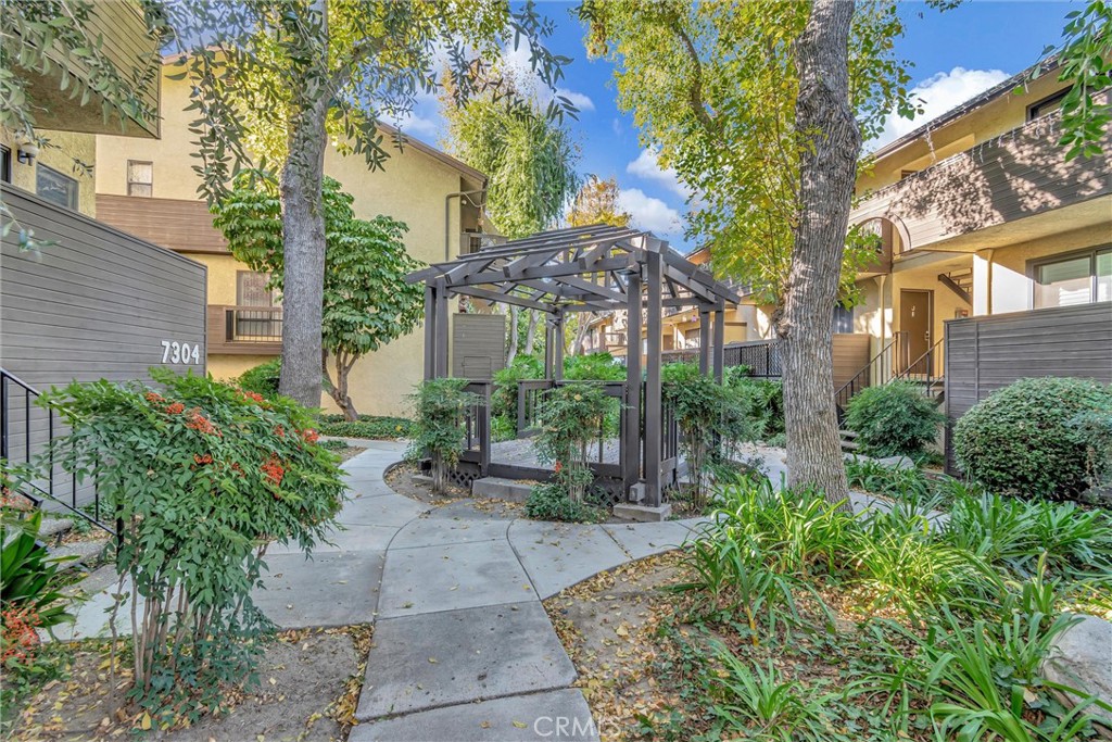 7304 Corbin Avenue, Unit J Reseda, CA 91335 - Photo 30 of 34