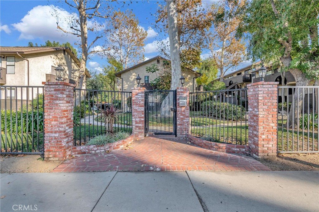 7304 Corbin Avenue, Unit J Reseda, CA 91335 - Photo 32 of 34