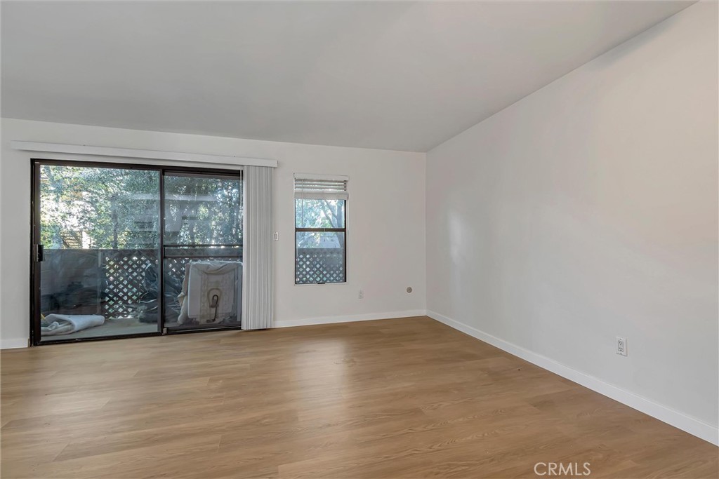 7304 Corbin Avenue, Unit J Reseda, CA 91335 - Photo 4 of 34