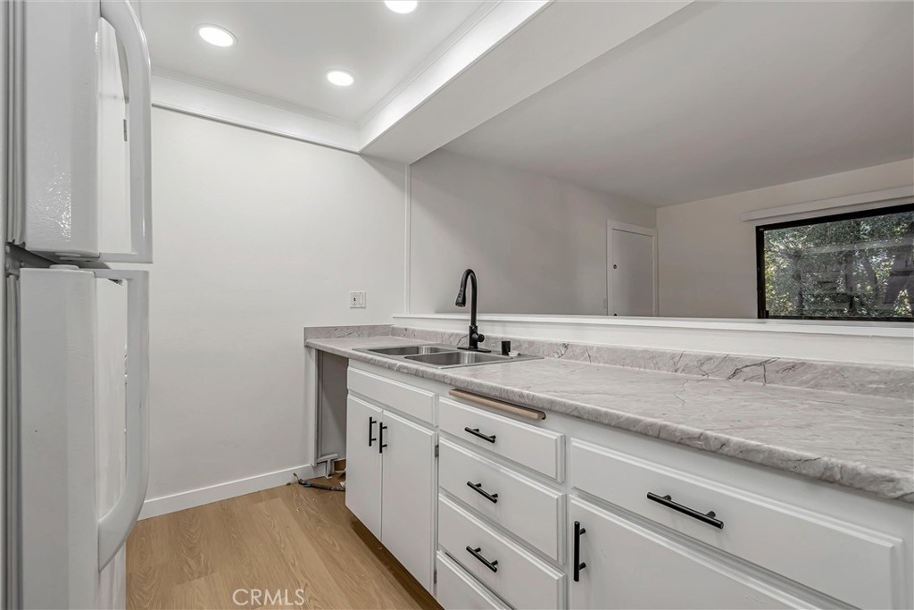 7304 Corbin Avenue, Unit J Reseda, CA 91335 - Photo 5 of 34