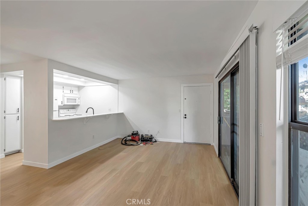 7304 Corbin Avenue, Unit J Reseda, CA 91335 - Photo 6 of 34