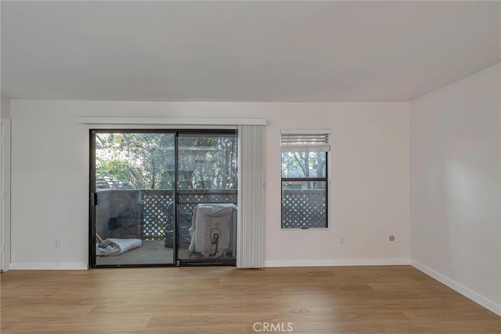 7304 Corbin Avenue, Unit J Reseda, CA 91335 - Photo 7 of 34