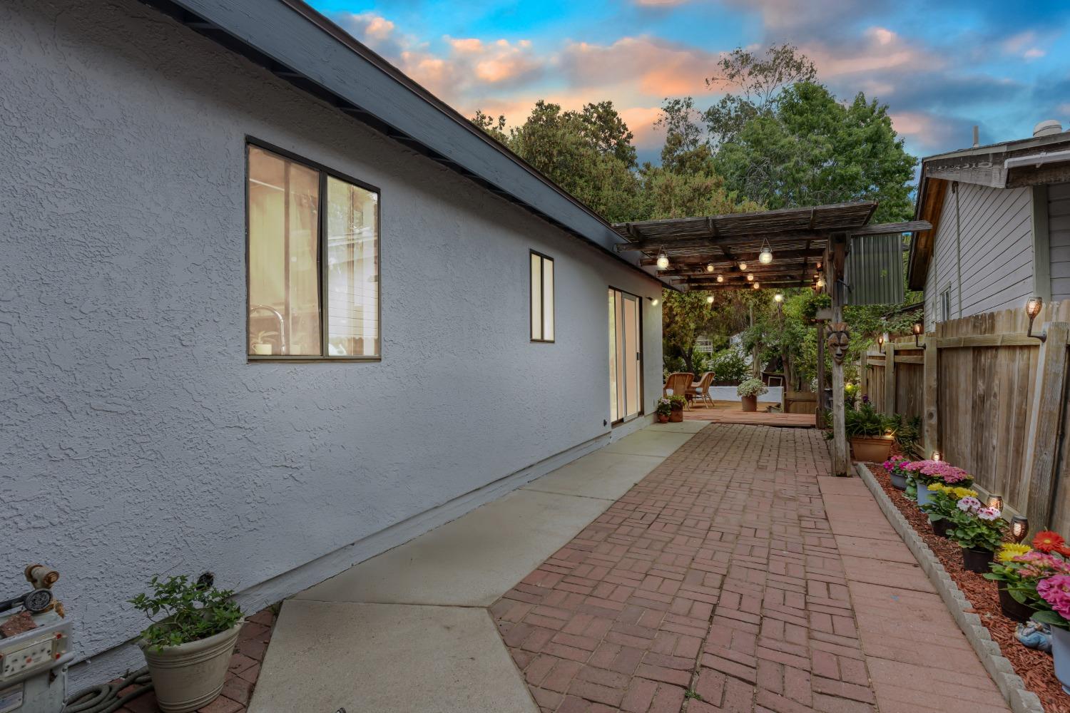 232 Prospect Street Oak View, CA 93022 - Photo 21 of 33 a view of back yard of the house