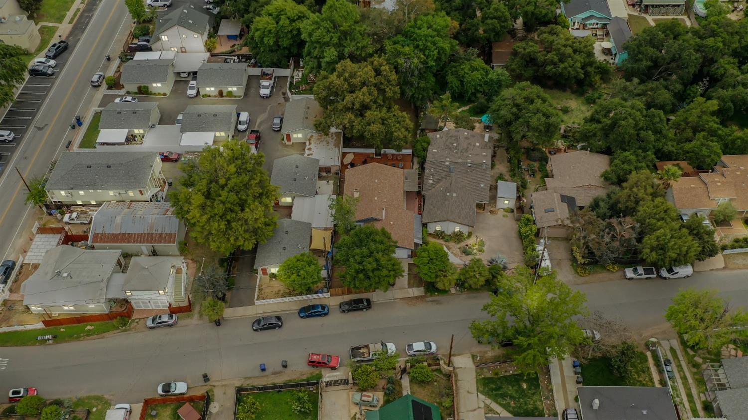 232 Prospect Street Oak View, CA 93022 - Photo 31 of 33 an aerial view of multiple houses with yard