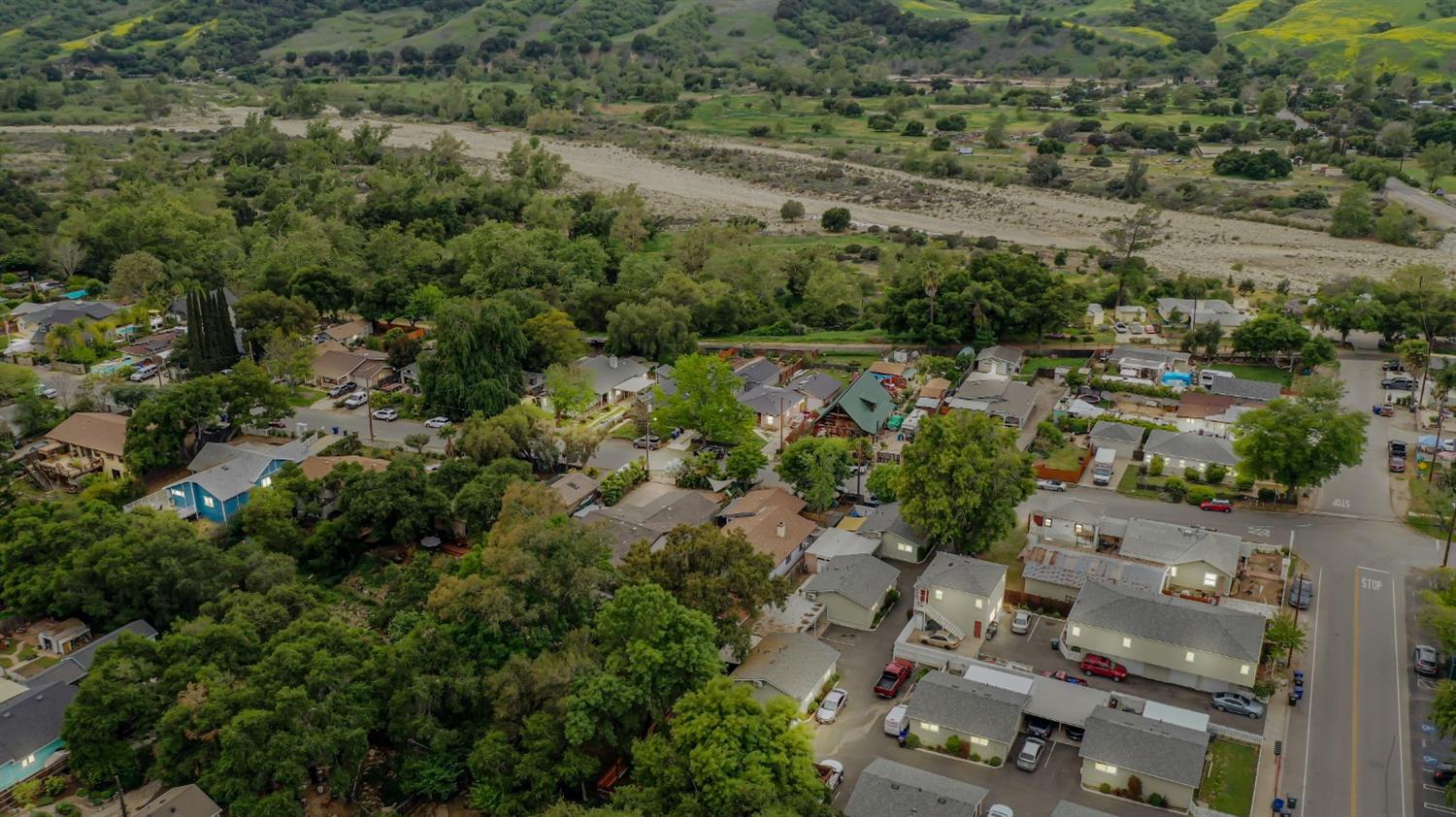 232 Prospect Street Oak View, CA 93022 - Photo 32 of 33 an aerial view of multiple house
